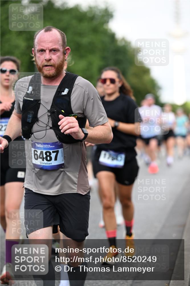 29.06.2025 - hella hamburg halbmarathon Dr. Thomas Lammeyer http://msf.ph/oto/8520249 29.06.2025 10:05:10 Kennedybrücke 1387, 1420, 1526, 1726, 2006, 2354, 2363, 2936, 3625, 3740, 4068, 4238, 4249, 4319, 4370, 4708, 5870, 6147, 6487, 6531, 6591, 6714, 6757, 6835, 6924, 7658, 7757, 7759, 7761, 8046, 8255, 8326, 8478, 8691, 8923, 9124, 9932, 10383, 10705 meine-sportfotos.de