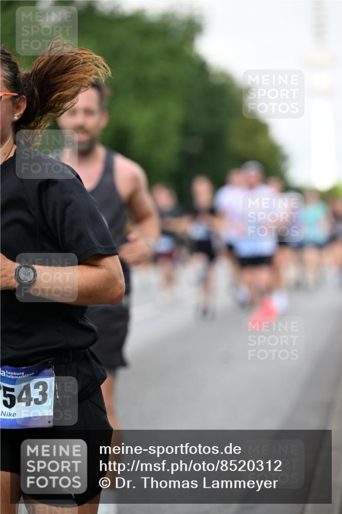 29.06.2025 - hella hamburg halbmarathon Dr. Thomas Lammeyer http://msf.ph/oto/8520312 29.06.2025 10:05:11 Kennedybrücke 1387, 1420, 1526, 1726, 2006, 2091, 2354, 2363, 2936, 3625, 3740, 4068, 4238, 4249, 4319, 4370, 4708, 5870, 6147, 6487, 6531, 6591, 6714, 6835, 6924, 7287, 7658, 7757, 7759, 7761, 8046, 8326, 8478, 8691, 8923, 9124, 9932, 10383, 10705 meine-sportfotos.de