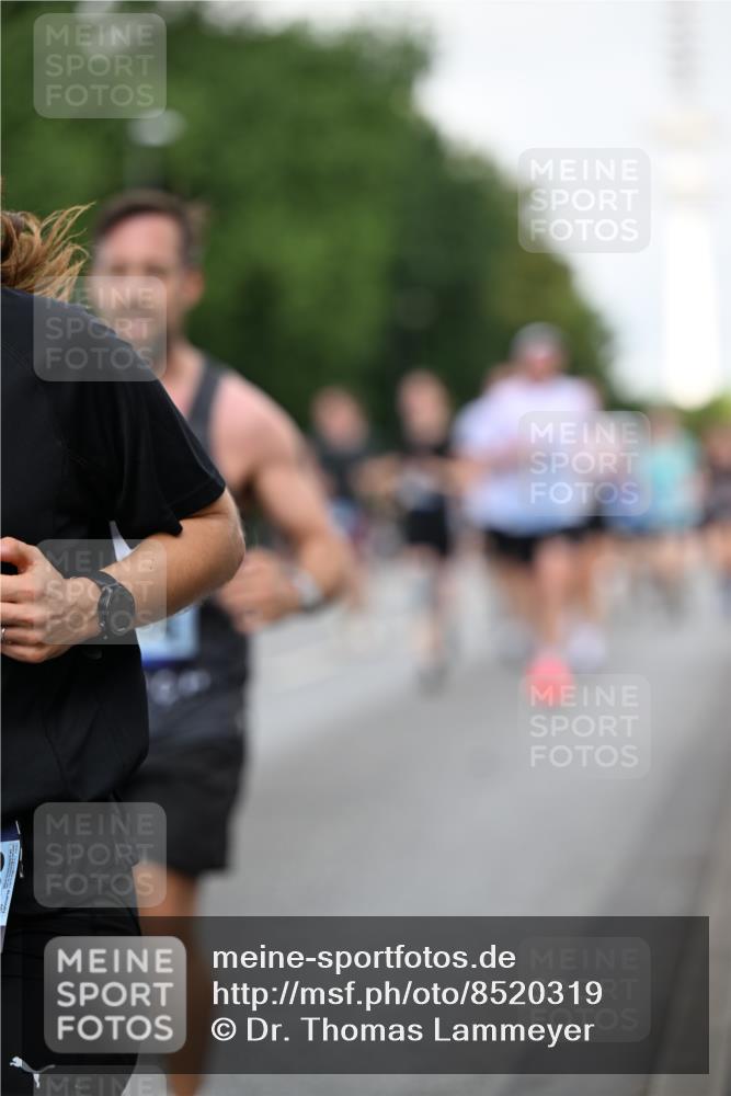 29.06.2025 - hella hamburg halbmarathon Dr. Thomas Lammeyer http://msf.ph/oto/8520319 29.06.2025 10:05:11 Kennedybrücke 1387, 1420, 1526, 1726, 2006, 2091, 2354, 2363, 2936, 3625, 3740, 4068, 4238, 4249, 4319, 4370, 4708, 5870, 6147, 6487, 6531, 6591, 6714, 6835, 6924, 7287, 7658, 7757, 7759, 7761, 8046, 8326, 8478, 8691, 8923, 9124, 9932, 10383, 10705 meine-sportfotos.de