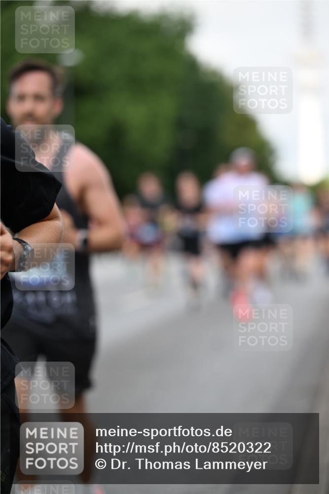 29.06.2025 - hella hamburg halbmarathon Dr. Thomas Lammeyer http://msf.ph/oto/8520322 29.06.2025 10:05:11 Kennedybrücke 1387, 1420, 1526, 1726, 2006, 2091, 2354, 2363, 2936, 3625, 3740, 4068, 4238, 4249, 4319, 4370, 4708, 5870, 6147, 6487, 6531, 6591, 6714, 6835, 6924, 7287, 7658, 7757, 7759, 7761, 8046, 8326, 8478, 8691, 8923, 9124, 9932, 10383, 10705 meine-sportfotos.de