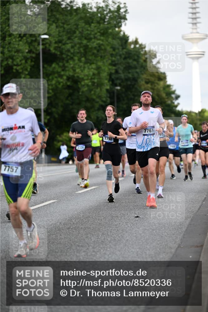 29.06.2025 - hella hamburg halbmarathon Dr. Thomas Lammeyer http://msf.ph/oto/8520336 29.06.2025 10:05:12 Kennedybrücke 1387, 1420, 1526, 1726, 2006, 2091, 2354, 2363, 2936, 3425, 3625, 3740, 4068, 4238, 4249, 4319, 4370, 4708, 5870, 6147, 6487, 6531, 6591, 6714, 6835, 6924, 7287, 7658, 7757, 7759, 7761, 8046, 8326, 8478, 8691, 8923, 9124, 9932, 10383, 10705 meine-sportfotos.de