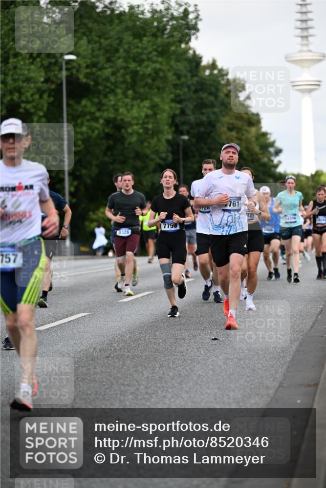 29.06.2025 - hella hamburg halbmarathon Dr. Thomas Lammeyer http://msf.ph/oto/8520346 29.06.2025 10:05:12 Kennedybrücke 1387, 1420, 1526, 1726, 2006, 2091, 2354, 2363, 2936, 3425, 3625, 3740, 4068, 4238, 4249, 4319, 4370, 4708, 5870, 6147, 6487, 6531, 6591, 6714, 6835, 6924, 7287, 7658, 7757, 7759, 7761, 8046, 8326, 8478, 8691, 8923, 9124, 9932, 10383, 10705 meine-sportfotos.de
