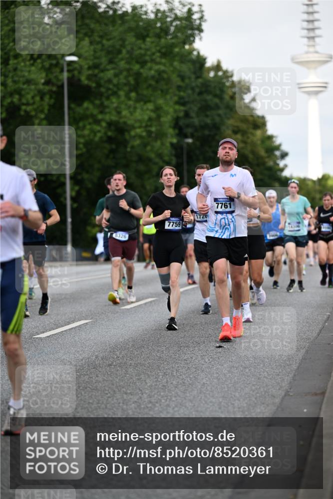 29.06.2025 - hella hamburg halbmarathon Dr. Thomas Lammeyer http://msf.ph/oto/8520361 29.06.2025 10:05:12 Kennedybrücke 1387, 1420, 1526, 1726, 2006, 2091, 2354, 2363, 2936, 3425, 3625, 3740, 4068, 4238, 4249, 4319, 4370, 4708, 5870, 6147, 6487, 6531, 6591, 6714, 6835, 6924, 7287, 7658, 7757, 7759, 7761, 8046, 8326, 8478, 8691, 8923, 9124, 9932, 10383, 10705 meine-sportfotos.de