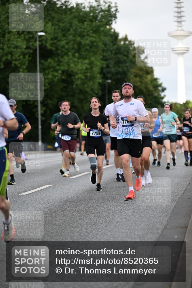 29.06.2025 - hella hamburg halbmarathon Dr. Thomas Lammeyer http://msf.ph/oto/8520365 29.06.2025 10:05:13 Kennedybrücke 1387, 1420, 1526, 1726, 2006, 2091, 2354, 2363, 2936, 3425, 3625, 3740, 4068, 4238, 4249, 4319, 4370, 4708, 5870, 6147, 6487, 6531, 6591, 6714, 6835, 6924, 7287, 7658, 7757, 7759, 7761, 8046, 8326, 8478, 8691, 8923, 9124, 9932, 10383, 10576, 10705 meine-sportfotos.de