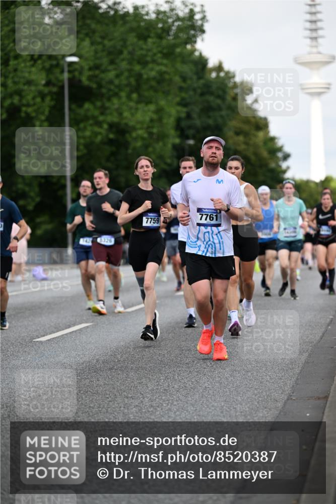 29.06.2025 - hella hamburg halbmarathon Dr. Thomas Lammeyer http://msf.ph/oto/8520387 29.06.2025 10:05:13 Kennedybrücke 1387, 1420, 1526, 1726, 2006, 2091, 2354, 2363, 2936, 3425, 3625, 3740, 4068, 4238, 4249, 4319, 4370, 4708, 5870, 6147, 6487, 6531, 6591, 6714, 6835, 6924, 7287, 7658, 7757, 7759, 7761, 8046, 8326, 8478, 8691, 8923, 9124, 9932, 10383, 10576, 10705 meine-sportfotos.de