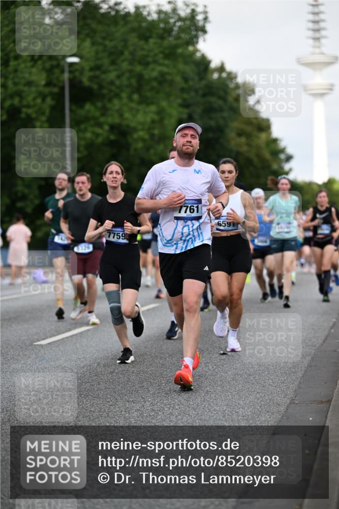 29.06.2025 - hella hamburg halbmarathon Dr. Thomas Lammeyer http://msf.ph/oto/8520398 29.06.2025 10:05:14 Kennedybrücke 1387, 1420, 1526, 1726, 2006, 2091, 2354, 2363, 2490, 2936, 3425, 3625, 3740, 4068, 4238, 4249, 4319, 4370, 4708, 5870, 6087, 6147, 6487, 6531, 6591, 6714, 6835, 6924, 7287, 7658, 7757, 7759, 7761, 8046, 8326, 8691, 8923, 9124, 9932, 10383, 10576, 10705 meine-sportfotos.de