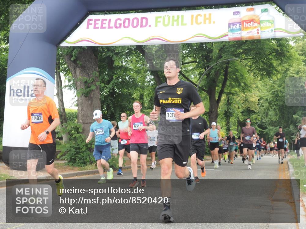 29.06.2025 - hella hamburg halbmarathon KatJ http://msf.ph/oto/8520420 29.06.2025 10:49:41 Zwischen KM18-KM19 1114, 1940, 4859, 6311 meine-sportfotos.de