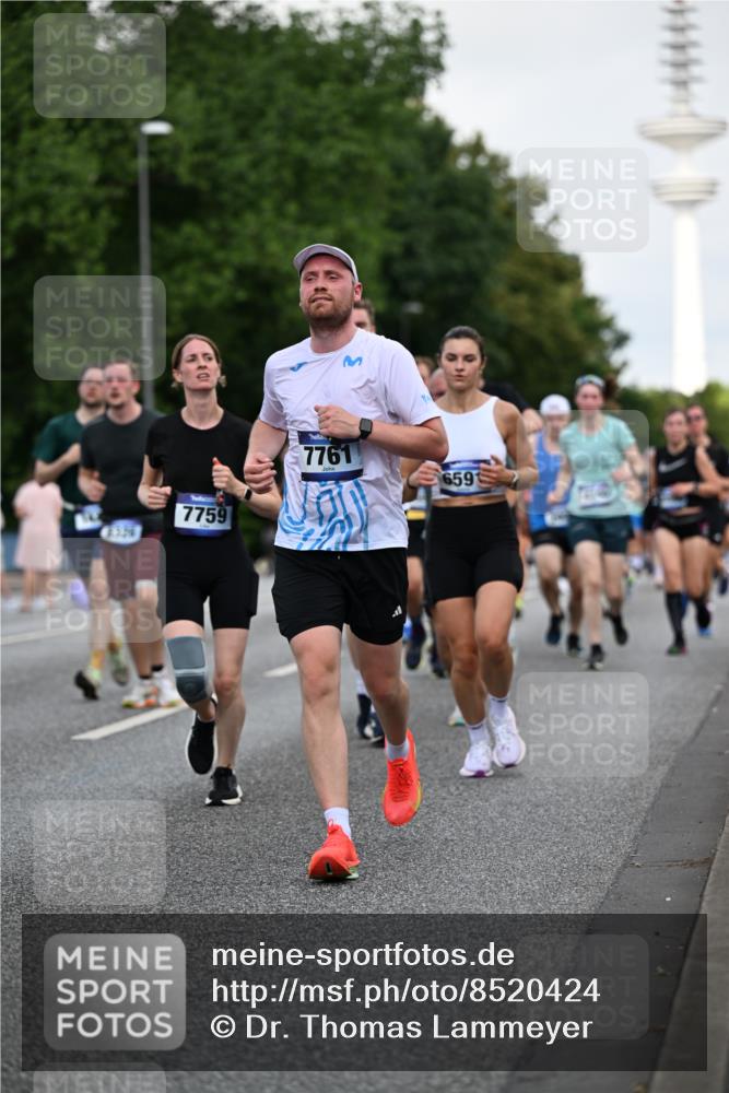 29.06.2025 - hella hamburg halbmarathon Dr. Thomas Lammeyer http://msf.ph/oto/8520424 29.06.2025 10:05:14 Kennedybrücke 1387, 1420, 1526, 1726, 2006, 2091, 2354, 2363, 2490, 2936, 3425, 3625, 3740, 4068, 4238, 4249, 4319, 4370, 4708, 5870, 6087, 6147, 6487, 6531, 6591, 6714, 6835, 6924, 7287, 7658, 7757, 7759, 7761, 8046, 8326, 8691, 8923, 9124, 9932, 10383, 10576, 10705 meine-sportfotos.de
