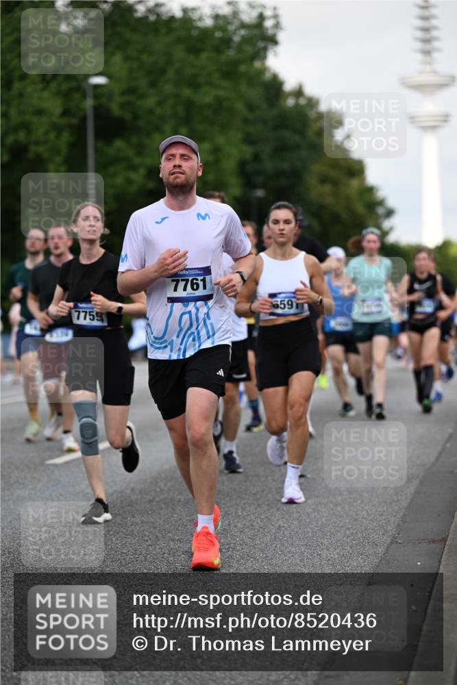 29.06.2025 - hella hamburg halbmarathon Dr. Thomas Lammeyer http://msf.ph/oto/8520436 29.06.2025 10:05:14 Kennedybrücke 1387, 1420, 1526, 1726, 2006, 2091, 2354, 2363, 2490, 2936, 3425, 3625, 3740, 4068, 4238, 4249, 4319, 4370, 4708, 5870, 6087, 6147, 6487, 6531, 6591, 6714, 6835, 6924, 7287, 7658, 7757, 7759, 7761, 8046, 8326, 8691, 8923, 9124, 9932, 10383, 10576, 10705 meine-sportfotos.de