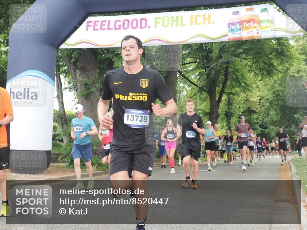 29.06.2025 - hella hamburg halbmarathon KatJ http://msf.ph/oto/8520447 29.06.2025 10:49:41 Zwischen KM18-KM19 1114, 1940, 4859, 6311 meine-sportfotos.de