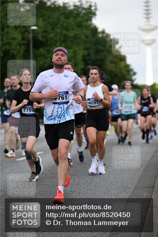 29.06.2025 - hella hamburg halbmarathon Dr. Thomas Lammeyer http://msf.ph/oto/8520450 29.06.2025 10:05:14 Kennedybrücke 1387, 1420, 1526, 1726, 2006, 2091, 2354, 2363, 2490, 2936, 3425, 3625, 3740, 4068, 4238, 4249, 4319, 4370, 4708, 5870, 6087, 6147, 6487, 6531, 6591, 6714, 6835, 6924, 7287, 7658, 7757, 7759, 7761, 8046, 8326, 8691, 8923, 9124, 9932, 10383, 10576, 10705 meine-sportfotos.de