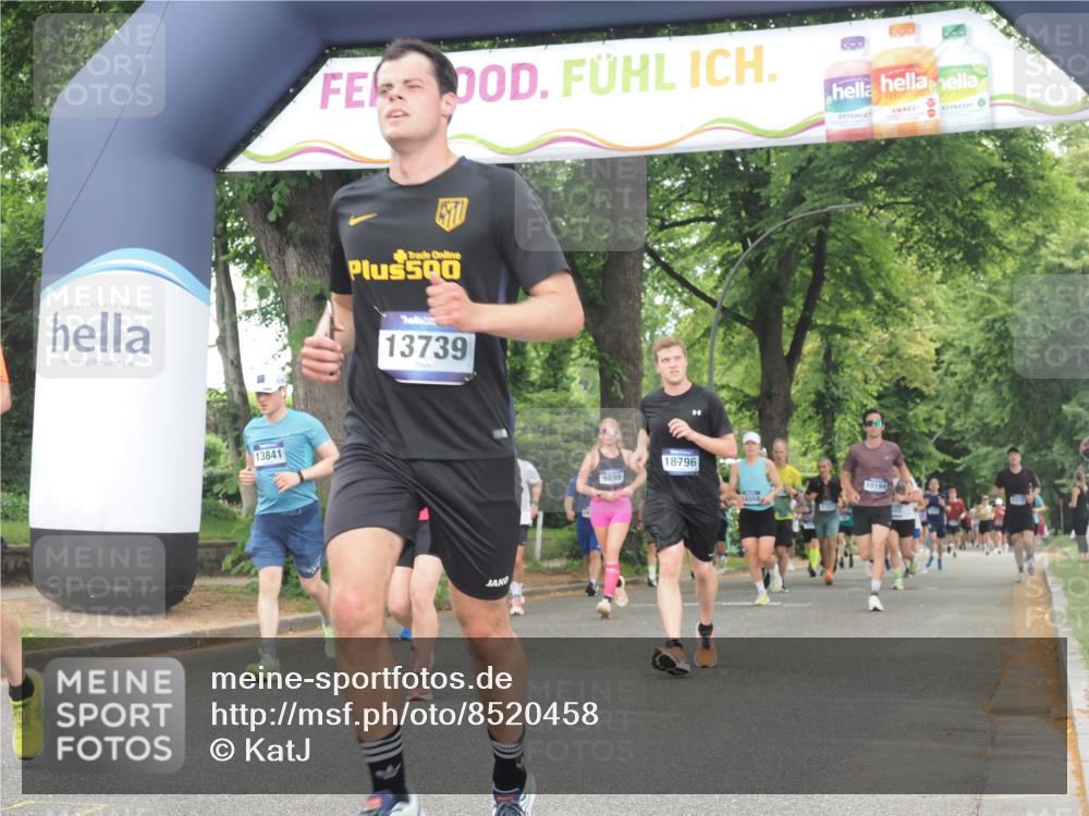 29.06.2025 - hella hamburg halbmarathon KatJ http://msf.ph/oto/8520458 29.06.2025 10:49:41 Zwischen KM18-KM19 1114, 1940, 4859, 6311 meine-sportfotos.de