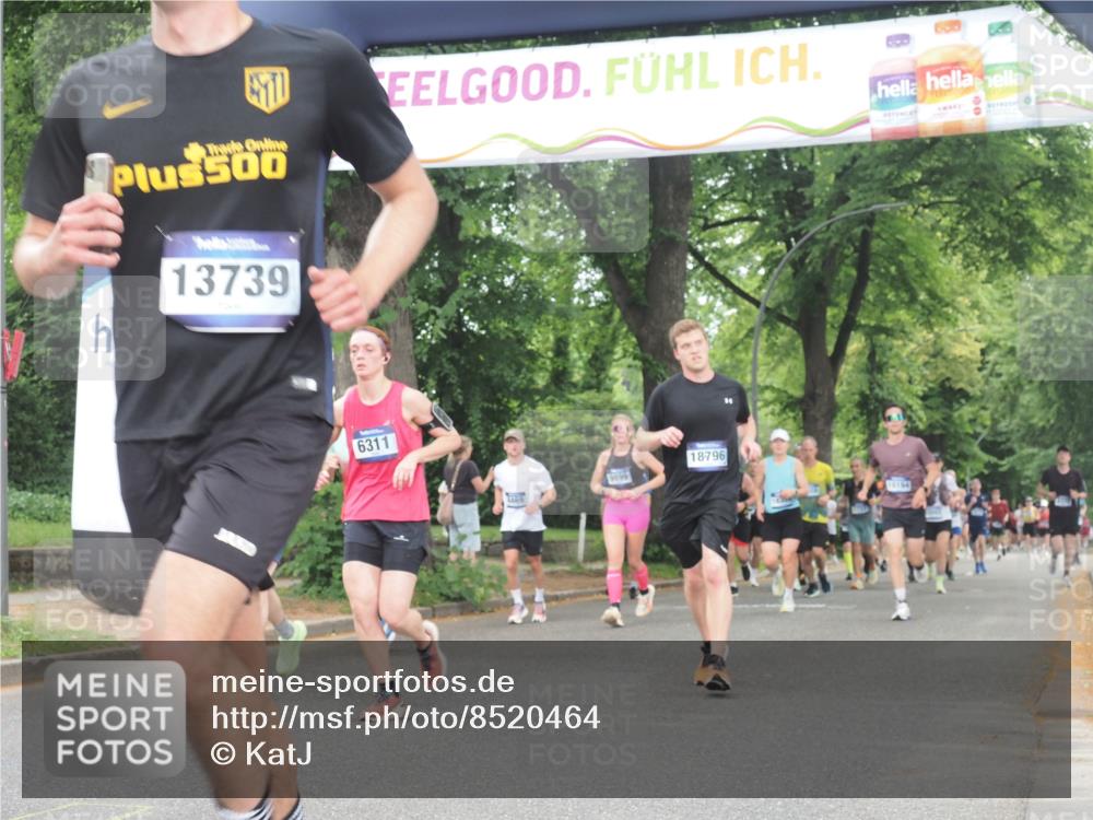 29.06.2025 - hella hamburg halbmarathon KatJ http://msf.ph/oto/8520464 29.06.2025 10:49:42 Zwischen KM18-KM19 1114, 1940, 4859, 6311 meine-sportfotos.de