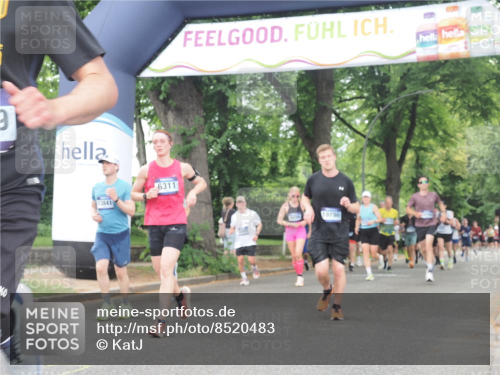 29.06.2025 - hella hamburg halbmarathon KatJ http://msf.ph/oto/8520483 29.06.2025 10:49:42 Zwischen KM18-KM19 1114, 1940, 4859, 6311 meine-sportfotos.de