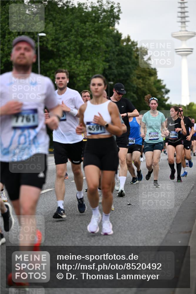 29.06.2025 - hella hamburg halbmarathon Dr. Thomas Lammeyer http://msf.ph/oto/8520492 29.06.2025 10:05:15 Kennedybrücke 1387, 1420, 1526, 1726, 2006, 2091, 2354, 2363, 2490, 2936, 3425, 3625, 3740, 4068, 4238, 4249, 4319, 4370, 4708, 5870, 6087, 6147, 6487, 6531, 6591, 6835, 6924, 7287, 7658, 7757, 7759, 7761, 8030, 8046, 8326, 8691, 8923, 9124, 9932, 10383, 10576, 10705 meine-sportfotos.de