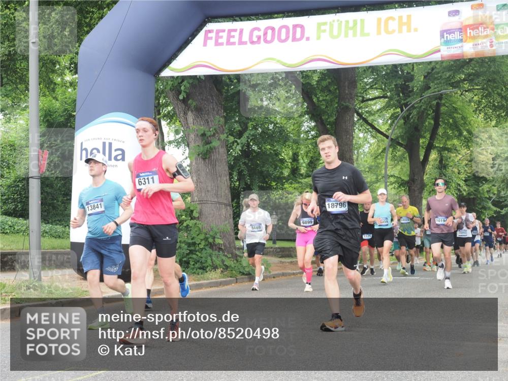 29.06.2025 - hella hamburg halbmarathon KatJ http://msf.ph/oto/8520498 29.06.2025 10:49:42 Zwischen KM18-KM19 1114, 1940, 4859, 6311 meine-sportfotos.de