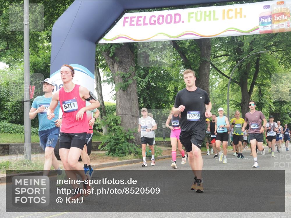29.06.2025 - hella hamburg halbmarathon KatJ http://msf.ph/oto/8520509 29.06.2025 10:49:42 Zwischen KM18-KM19 1114, 1940, 4859, 6311 meine-sportfotos.de