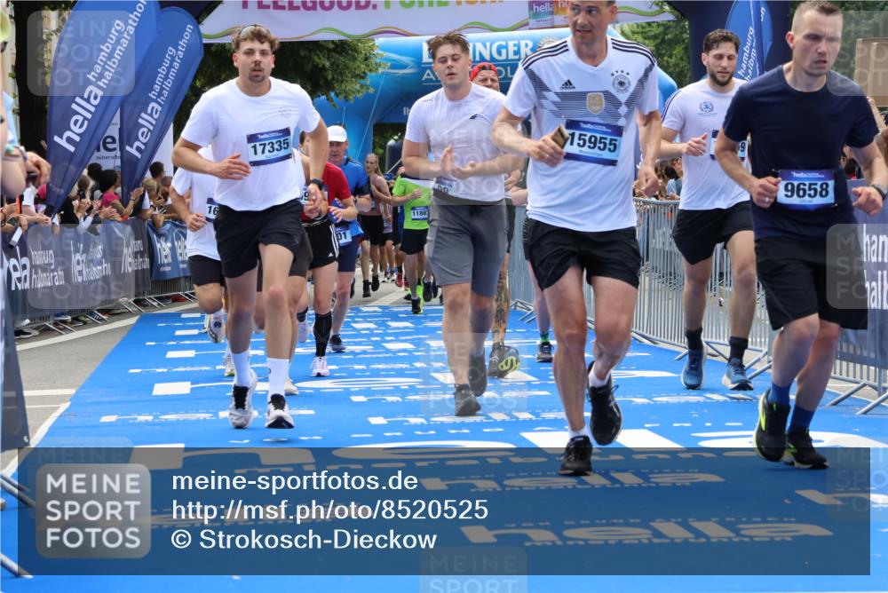 29.06.2025 - hella hamburg halbmarathon Strokosch-Dieckow http://msf.ph/oto/8520525 29.06.2025 11:23:35 Ziel 1072, 1718, 1755, 2441, 2901, 4395, 6488, 6939, 7169, 8025, 9301, 9658, 9823, 9855, 11596, 11792, 11803, 12550, 13174, 15955, 16791, 17335, 17559 meine-sportfotos.de