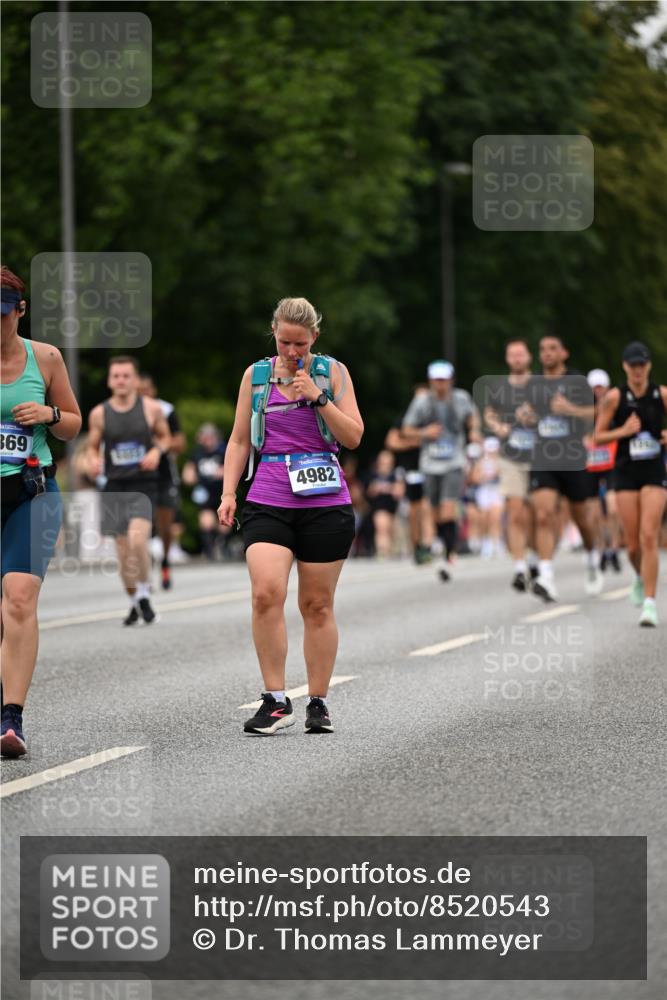 29.06.2025 - hella hamburg halbmarathon Dr. Thomas Lammeyer http://msf.ph/oto/8520543 29.06.2025 10:33:48 Kennedybrücke 1192, 1694, 1869, 2699, 3311, 3613, 4700, 4982, 5063, 5249, 5250, 5322, 7449, 8388, 8560, 10068, 10162, 11376 meine-sportfotos.de