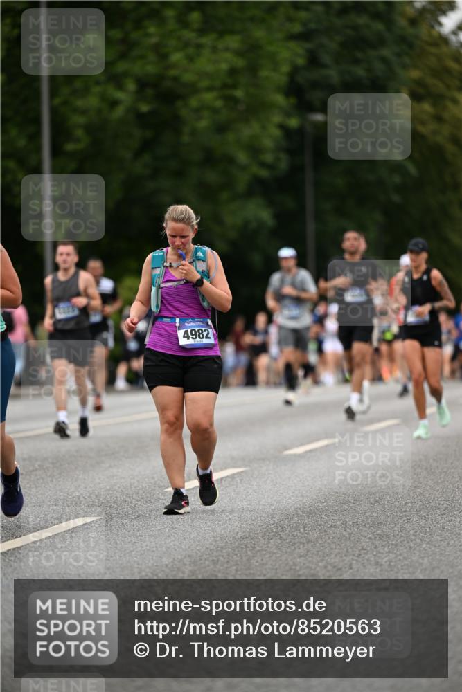 29.06.2025 - hella hamburg halbmarathon Dr. Thomas Lammeyer http://msf.ph/oto/8520563 29.06.2025 10:33:48 Kennedybrücke 1192, 1694, 1869, 2699, 3311, 3613, 4700, 4982, 5063, 5249, 5250, 5322, 7449, 8388, 8560, 10068, 10162, 11376 meine-sportfotos.de