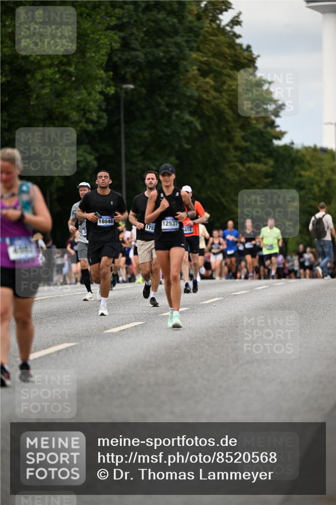 29.06.2025 - hella hamburg halbmarathon Dr. Thomas Lammeyer http://msf.ph/oto/8520568 29.06.2025 10:33:49 Kennedybrücke 1192, 1694, 1869, 2699, 3311, 3613, 4580, 4700, 4982, 5063, 5249, 5250, 5322, 6418, 7449, 8388, 8560, 10068, 10162, 11376 meine-sportfotos.de