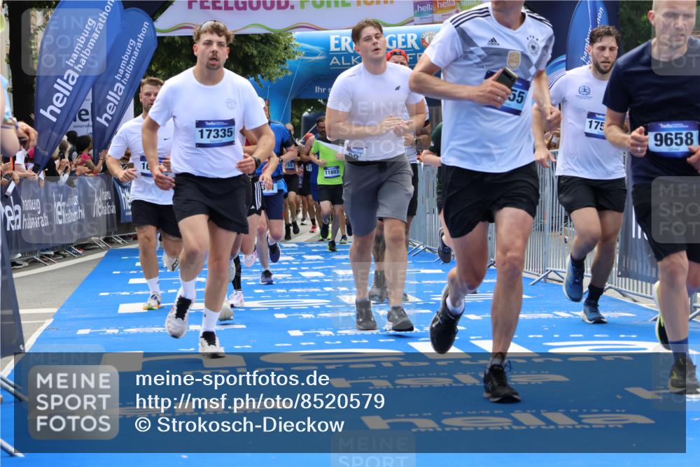 29.06.2025 - hella hamburg halbmarathon Strokosch-Dieckow http://msf.ph/oto/8520579 29.06.2025 11:23:36 Ziel 1072, 1718, 1755, 2441, 2901, 4395, 6488, 6939, 7169, 8025, 9301, 9658, 9823, 11110, 11596, 11792, 11803, 13174, 15955, 16791, 17335, 17559 meine-sportfotos.de