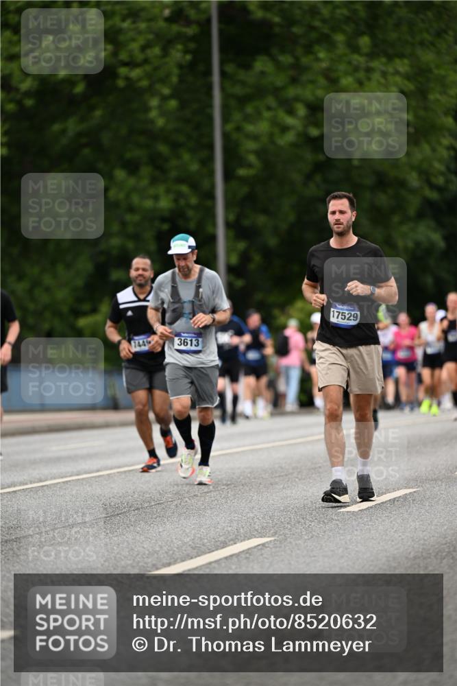 29.06.2025 - hella hamburg halbmarathon Dr. Thomas Lammeyer http://msf.ph/oto/8520632 29.06.2025 10:33:54 Kennedybrücke 1192, 1661, 1694, 1869, 2699, 3613, 4580, 4700, 4982, 5063, 5249, 5250, 5322, 6418, 6598, 7449, 8388, 10068, 10162, 10641, 11376 meine-sportfotos.de