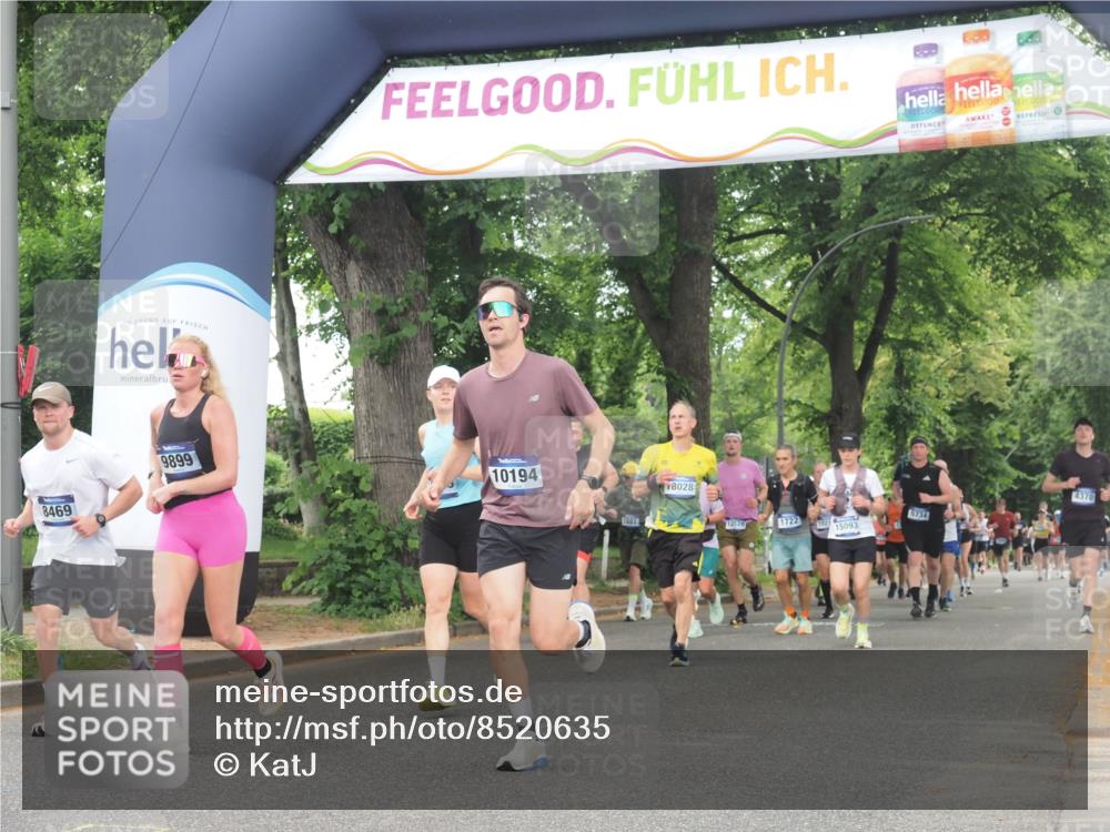 29.06.2025 - hella hamburg halbmarathon KatJ http://msf.ph/oto/8520635 29.06.2025 10:49:45 Zwischen KM18-KM19 1126, 1724, 6311, 8469 meine-sportfotos.de