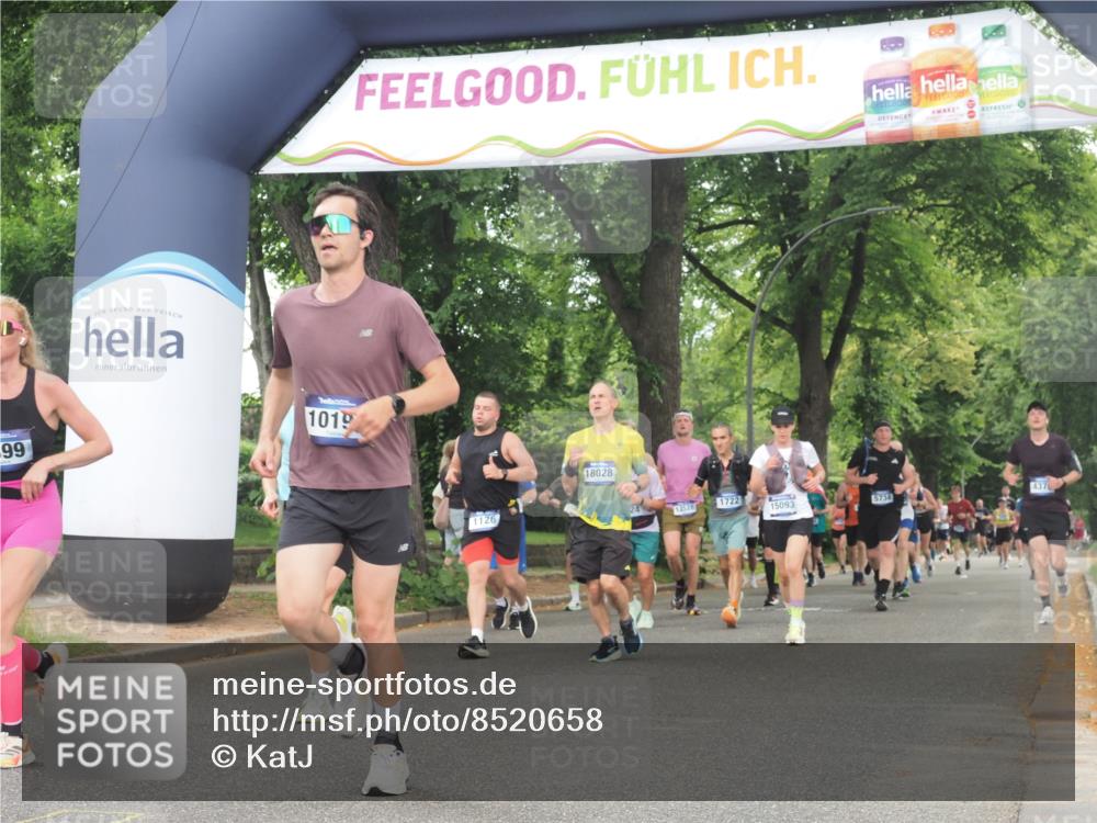 29.06.2025 - hella hamburg halbmarathon KatJ http://msf.ph/oto/8520658 29.06.2025 10:49:45 Zwischen KM18-KM19 1126, 1724, 6311, 8469 meine-sportfotos.de