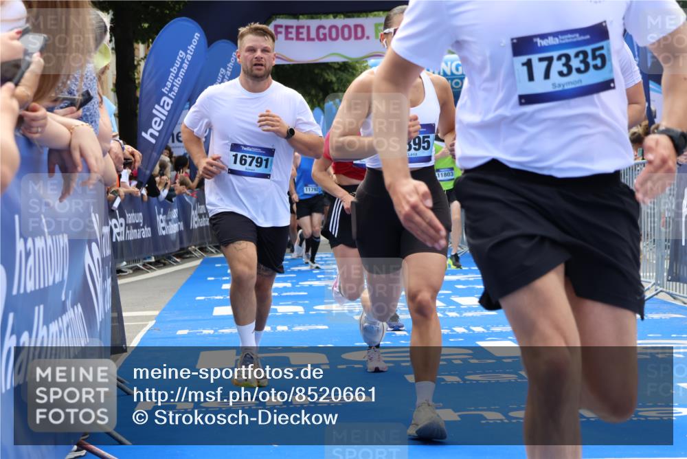 29.06.2025 - hella hamburg halbmarathon Strokosch-Dieckow http://msf.ph/oto/8520661 29.06.2025 11:23:37 Ziel 1072, 1718, 1755, 2441, 2781, 2901, 4395, 5322, 6488, 6939, 7169, 8025, 9301, 9658, 9823, 11110, 11596, 11792, 11803, 13174, 15955, 16791, 17335, 17559 meine-sportfotos.de