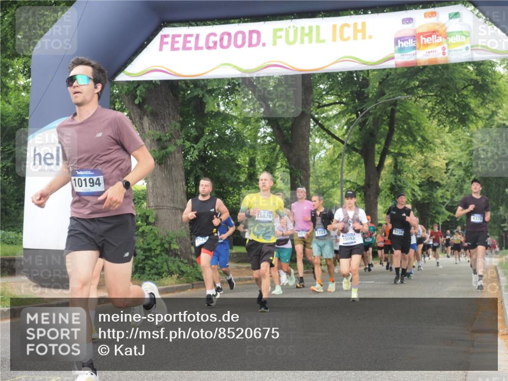 29.06.2025 - hella hamburg halbmarathon KatJ http://msf.ph/oto/8520675 29.06.2025 10:49:45 Zwischen KM18-KM19 1126, 1724, 6311, 8469 meine-sportfotos.de
