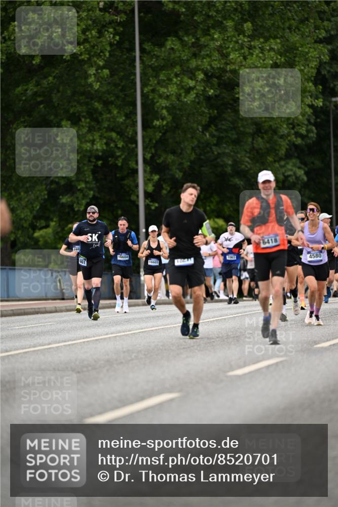 29.06.2025 - hella hamburg halbmarathon Dr. Thomas Lammeyer http://msf.ph/oto/8520701 29.06.2025 10:33:58 Kennedybrücke 1192, 1230, 1661, 1869, 2901, 3613, 4575, 4580, 4700, 4982, 5063, 5322, 6418, 6598, 7449, 8388, 10162, 10641 meine-sportfotos.de