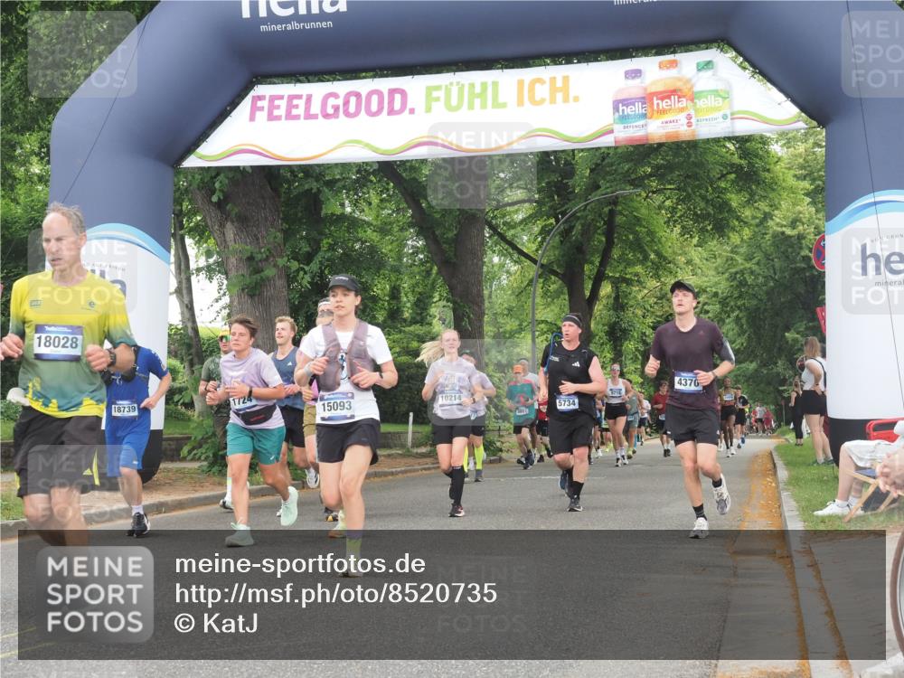 29.06.2025 - hella hamburg halbmarathon KatJ http://msf.ph/oto/8520735 29.06.2025 10:49:47 Zwischen KM18-KM19 1126, 1722, 1724, 4370, 5734, 6311, 8469 meine-sportfotos.de