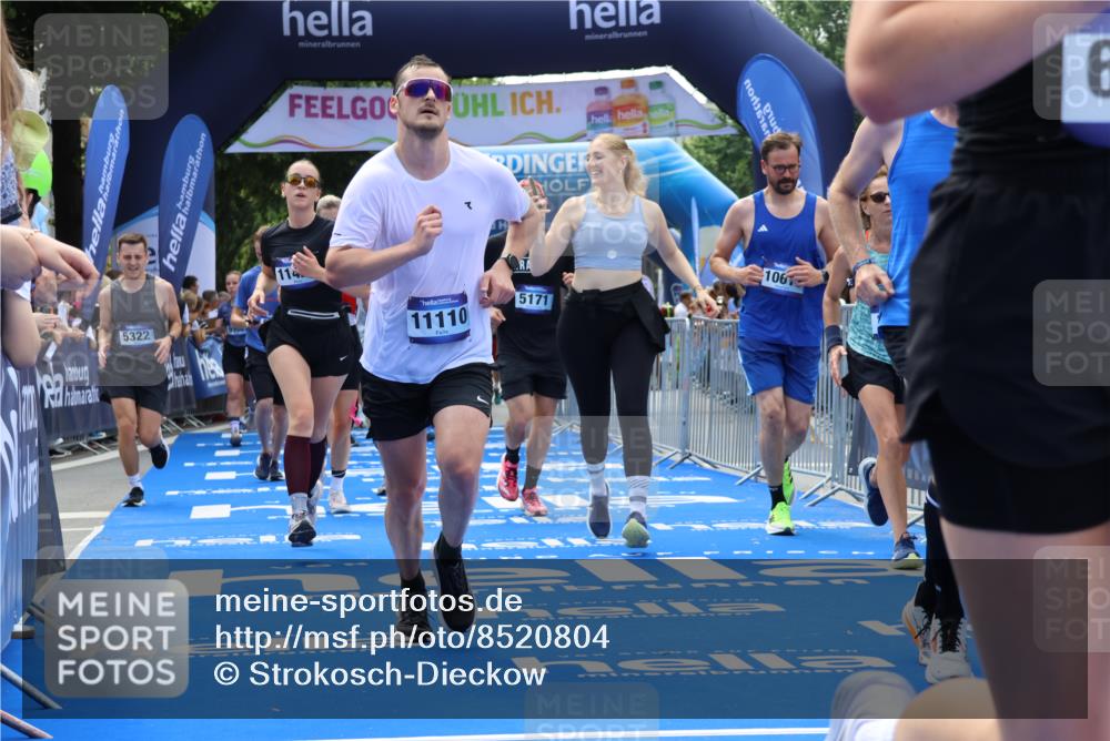 29.06.2025 - hella hamburg halbmarathon Strokosch-Dieckow http://msf.ph/oto/8520804 29.06.2025 11:23:42 Ziel 1072, 1718, 1755, 2441, 2781, 4395, 5171, 5322, 6488, 6939, 7169, 8085, 9301, 9658, 9823, 9964, 10162, 10613, 11110, 11424, 11792, 11803, 15324, 15802, 15955, 16601, 16791, 17335, 17559, 18611 meine-sportfotos.de