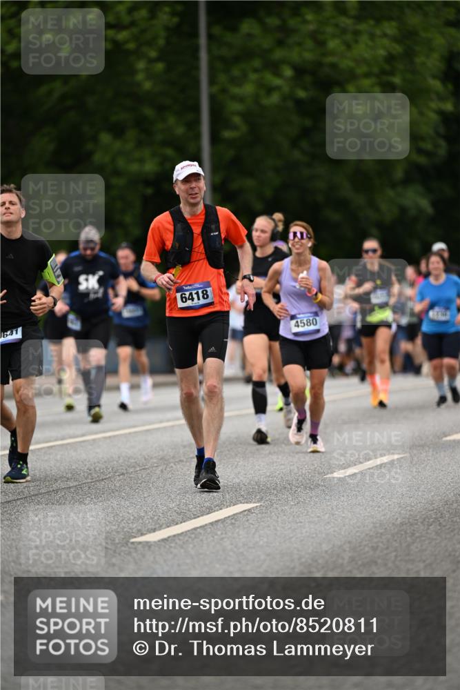 29.06.2025 - hella hamburg halbmarathon Dr. Thomas Lammeyer http://msf.ph/oto/8520811 29.06.2025 10:34:01 Kennedybrücke 1063, 1192, 1230, 1661, 1869, 2901, 3613, 4575, 4580, 4982, 5063, 5322, 6418, 6598, 7449, 8048, 8388, 10162, 10641, 10880 meine-sportfotos.de