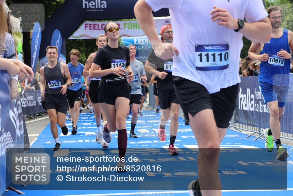 29.06.2025 - hella hamburg halbmarathon Strokosch-Dieckow http://msf.ph/oto/8520816 29.06.2025 11:23:43 Ziel 1072, 1755, 2441, 2478, 2781, 4395, 5171, 5322, 6488, 6939, 7169, 8085, 9301, 9658, 9823, 9964, 10162, 10613, 11110, 11424, 11792, 11803, 14821, 15324, 15802, 15955, 16601, 16791, 17335, 17341, 17559, 18246, 18611 meine-sportfotos.de