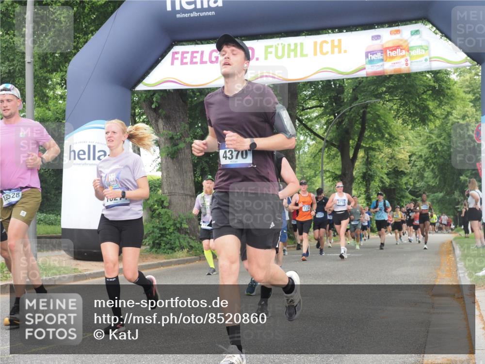 29.06.2025 - hella hamburg halbmarathon KatJ http://msf.ph/oto/8520860 29.06.2025 10:49:50 Zwischen KM18-KM19 1126, 1334, 1573, 1722, 1724, 1881, 3001, 4370, 4665, 5734, 8469 meine-sportfotos.de