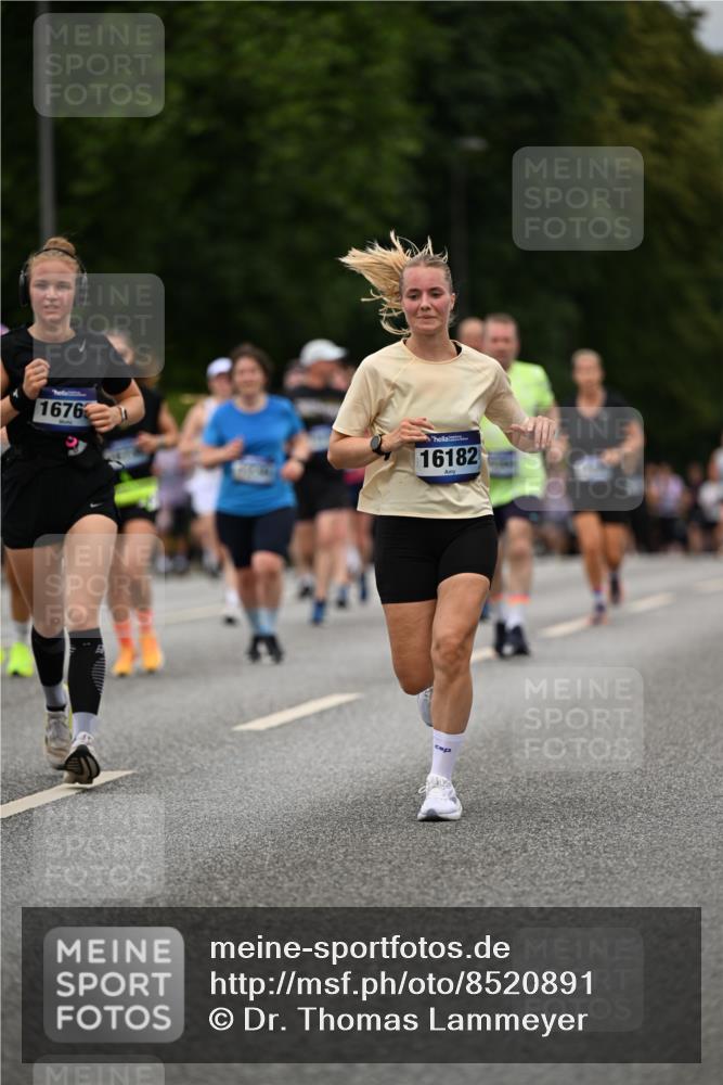 29.06.2025 - hella hamburg halbmarathon Dr. Thomas Lammeyer http://msf.ph/oto/8520891 29.06.2025 10:34:05 Kennedybrücke 1063, 1192, 1230, 1661, 1869, 2901, 3573, 3613, 4575, 4580, 4982, 5322, 6418, 6598, 7449, 8048, 10162, 10641, 10880 meine-sportfotos.de