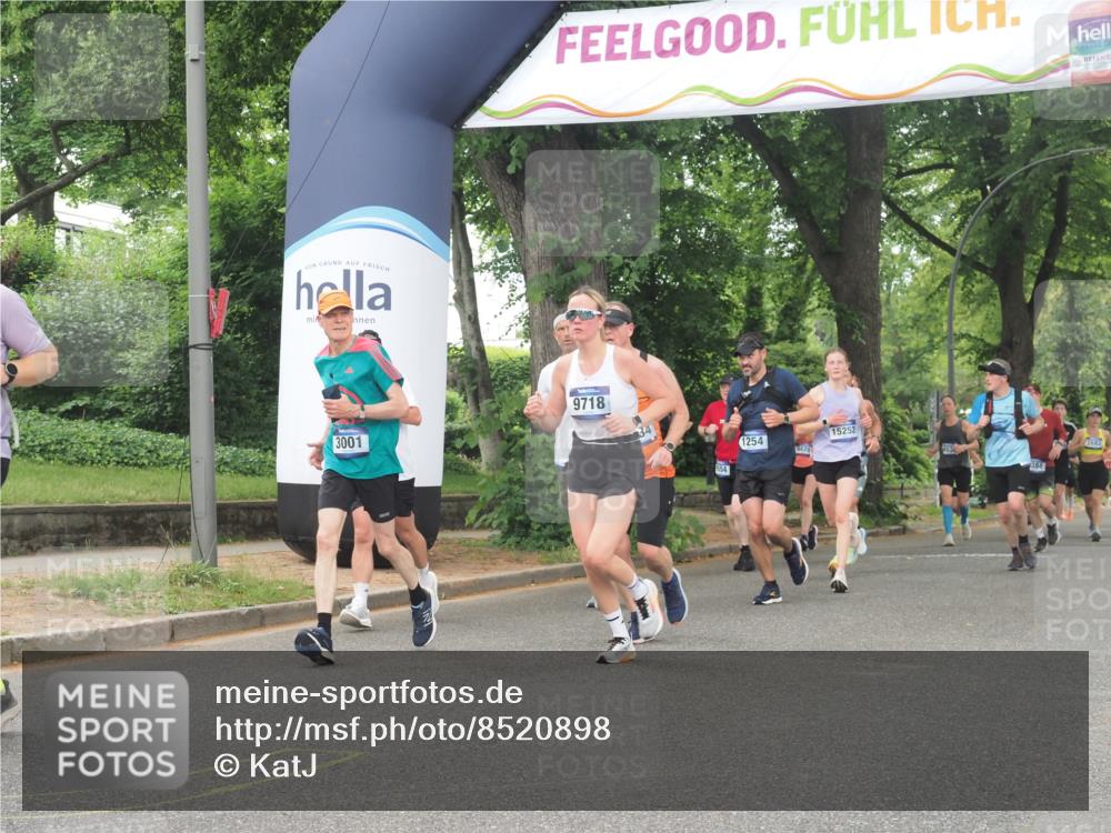 29.06.2025 - hella hamburg halbmarathon KatJ http://msf.ph/oto/8520898 29.06.2025 10:49:52 Zwischen KM18-KM19 1126, 1254, 1334, 1573, 1722, 1724, 1881, 3001, 4370, 4665, 5734 meine-sportfotos.de