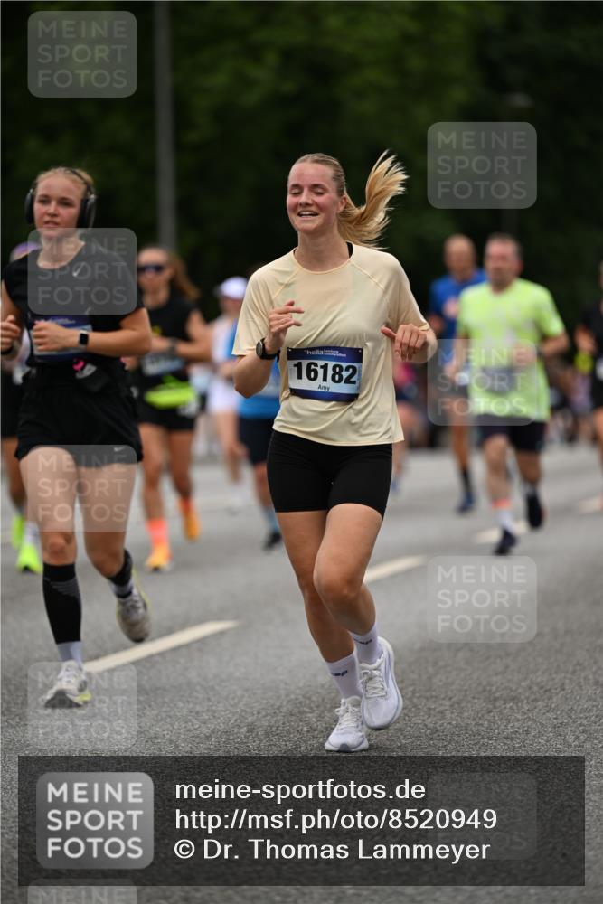 29.06.2025 - hella hamburg halbmarathon Dr. Thomas Lammeyer http://msf.ph/oto/8520949 29.06.2025 10:34:06 Kennedybrücke 1063, 1192, 1230, 1661, 2901, 3573, 3613, 4575, 4580, 4982, 5322, 6418, 6598, 7449, 8048, 10162, 10641, 10880 meine-sportfotos.de