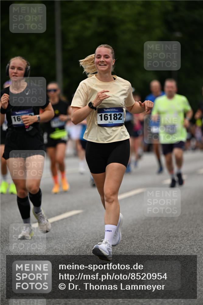 29.06.2025 - hella hamburg halbmarathon Dr. Thomas Lammeyer http://msf.ph/oto/8520954 29.06.2025 10:34:06 Kennedybrücke 1063, 1192, 1230, 1661, 2901, 3573, 3613, 4575, 4580, 4982, 5322, 6418, 6598, 7449, 8048, 10162, 10641, 10880 meine-sportfotos.de