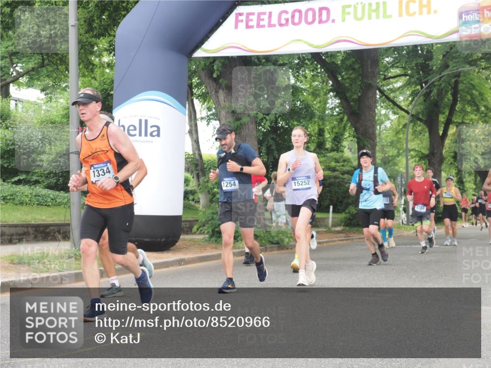 29.06.2025 - hella hamburg halbmarathon KatJ http://msf.ph/oto/8520966 29.06.2025 10:49:54 Zwischen KM18-KM19 1254, 1334, 1573, 1722, 1881, 3001, 3921, 4370, 4665, 5384, 5734 meine-sportfotos.de