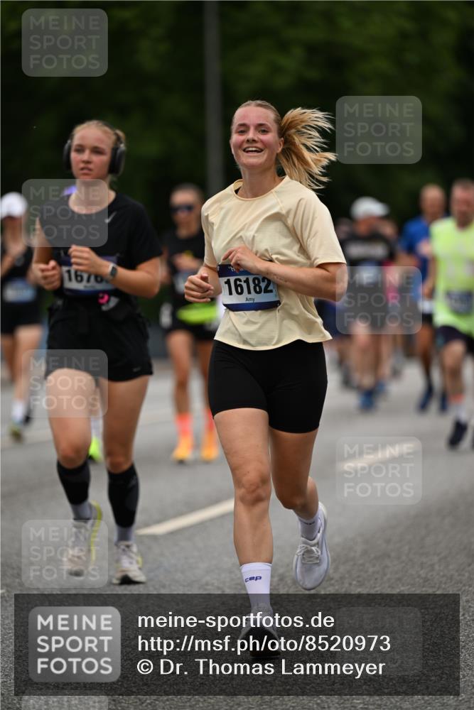 29.06.2025 - hella hamburg halbmarathon Dr. Thomas Lammeyer http://msf.ph/oto/8520973 29.06.2025 10:34:06 Kennedybrücke 1063, 1192, 1230, 1661, 2901, 3573, 3613, 4575, 4580, 4982, 5322, 6418, 6598, 7449, 8048, 10162, 10641, 10880 meine-sportfotos.de