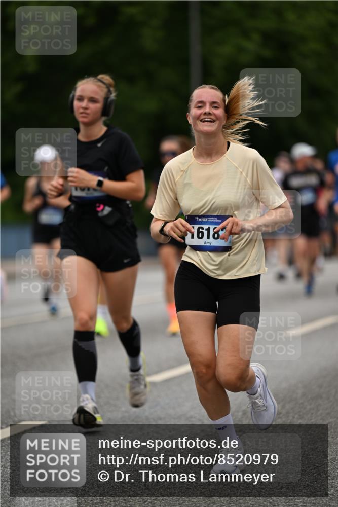 29.06.2025 - hella hamburg halbmarathon Dr. Thomas Lammeyer http://msf.ph/oto/8520979 29.06.2025 10:34:06 Kennedybrücke 1063, 1192, 1230, 1661, 2901, 3573, 3613, 4575, 4580, 4982, 5322, 6418, 6598, 7449, 8048, 10162, 10641, 10880 meine-sportfotos.de