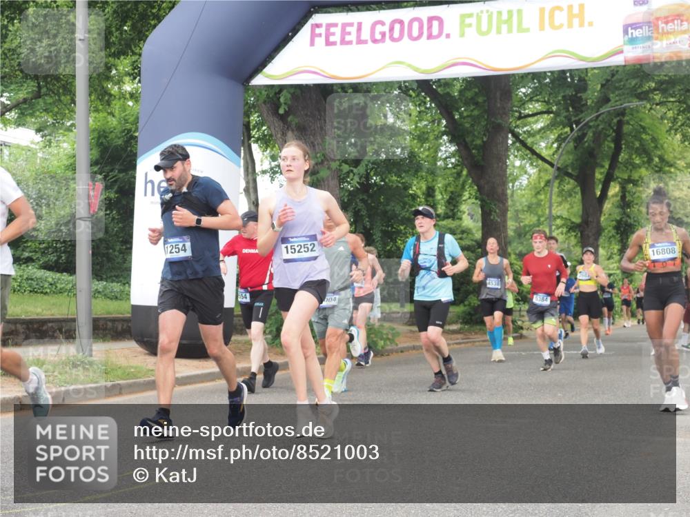 29.06.2025 - hella hamburg halbmarathon KatJ http://msf.ph/oto/8521003 29.06.2025 10:49:54 Zwischen KM18-KM19 1254, 1334, 1573, 1722, 1881, 3001, 3921, 4370, 4665, 5384, 5734 meine-sportfotos.de
