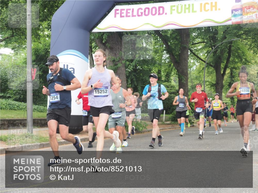 29.06.2025 - hella hamburg halbmarathon KatJ http://msf.ph/oto/8521013 29.06.2025 10:49:55 Zwischen KM18-KM19 1254, 1334, 1573, 1881, 3001, 3921, 4538, 4665, 5384, 5734 meine-sportfotos.de