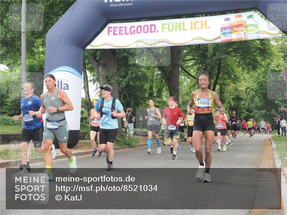 29.06.2025 - hella hamburg halbmarathon KatJ http://msf.ph/oto/8521034 29.06.2025 10:49:55 Zwischen KM18-KM19 1254, 1334, 1573, 1881, 3001, 3921, 4538, 4665, 5384, 5734 meine-sportfotos.de