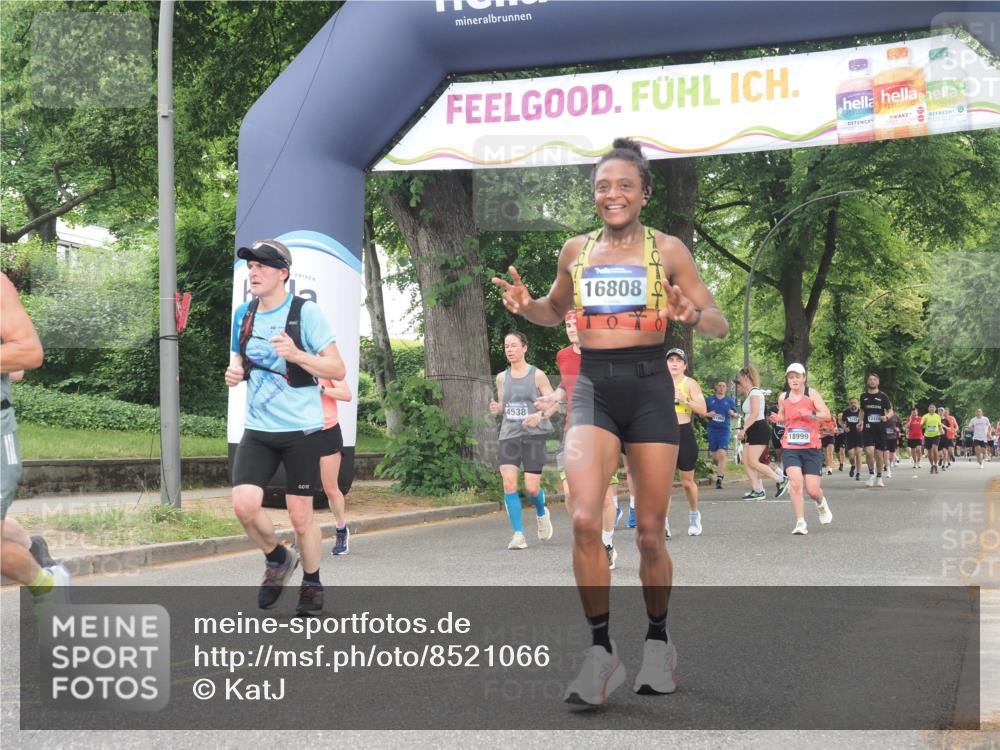 29.06.2025 - hella hamburg halbmarathon KatJ http://msf.ph/oto/8521066 29.06.2025 10:49:56 Zwischen KM18-KM19 1254, 1334, 1573, 1881, 2683, 3001, 3921, 4538, 4665, 5384 meine-sportfotos.de