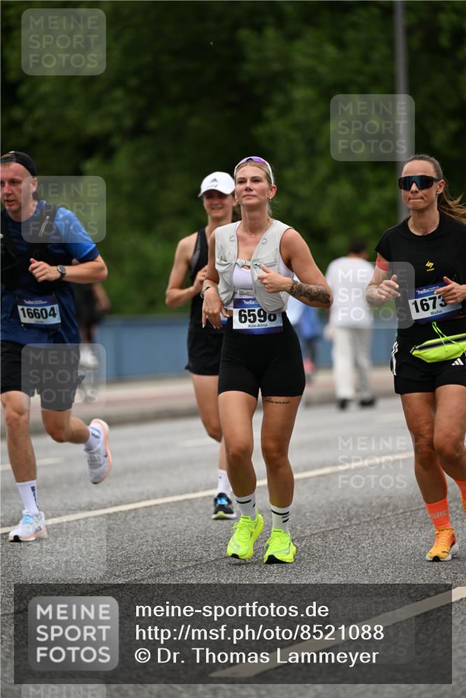 29.06.2025 - hella hamburg halbmarathon Dr. Thomas Lammeyer http://msf.ph/oto/8521088 29.06.2025 10:34:09 Kennedybrücke 1063, 1192, 1230, 1661, 2901, 3524, 3573, 3613, 4575, 4580, 6418, 6598, 7449, 8048, 10641, 10880 meine-sportfotos.de