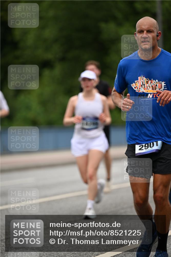 29.06.2025 - hella hamburg halbmarathon Dr. Thomas Lammeyer http://msf.ph/oto/8521225 29.06.2025 10:34:13 Kennedybrücke 1063, 1192, 1230, 1661, 2901, 3524, 3573, 4198, 4575, 4580, 4819, 6418, 6598, 6626, 7449, 8048, 10641, 10880 meine-sportfotos.de